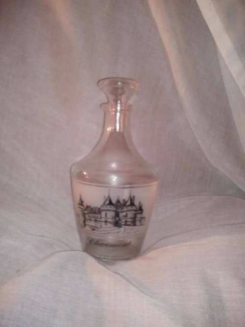 Carafe � liqueur en verre des Ch�teaux de la Loire-Made in F 10 La Fert�-Alais (91)