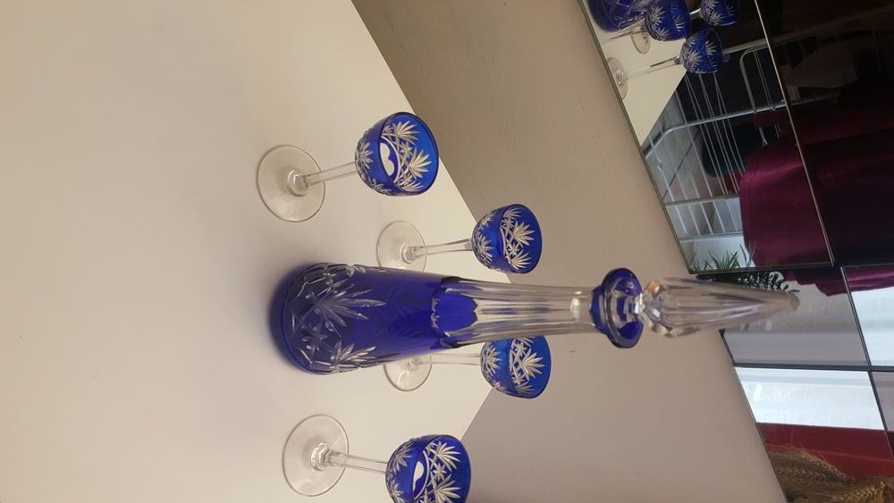 Carafe St Louis et quatre verres � liqueur 150 Longjumeau (91)