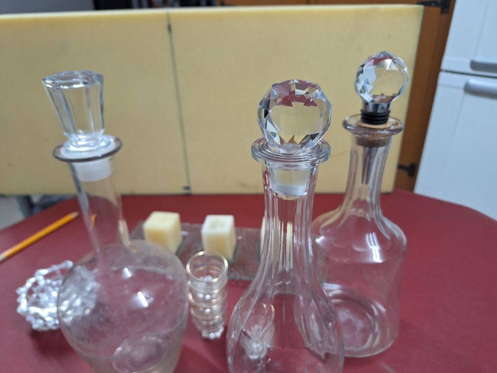 Lot de carafes en cristal et verre Carafe en verre 
15 Dammarie-les-Lys (77)