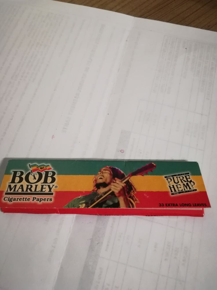 CARNET/POCHETTE  PAPIER A ROULER slim BOB MARLEY 
0 Mouvaux (59)