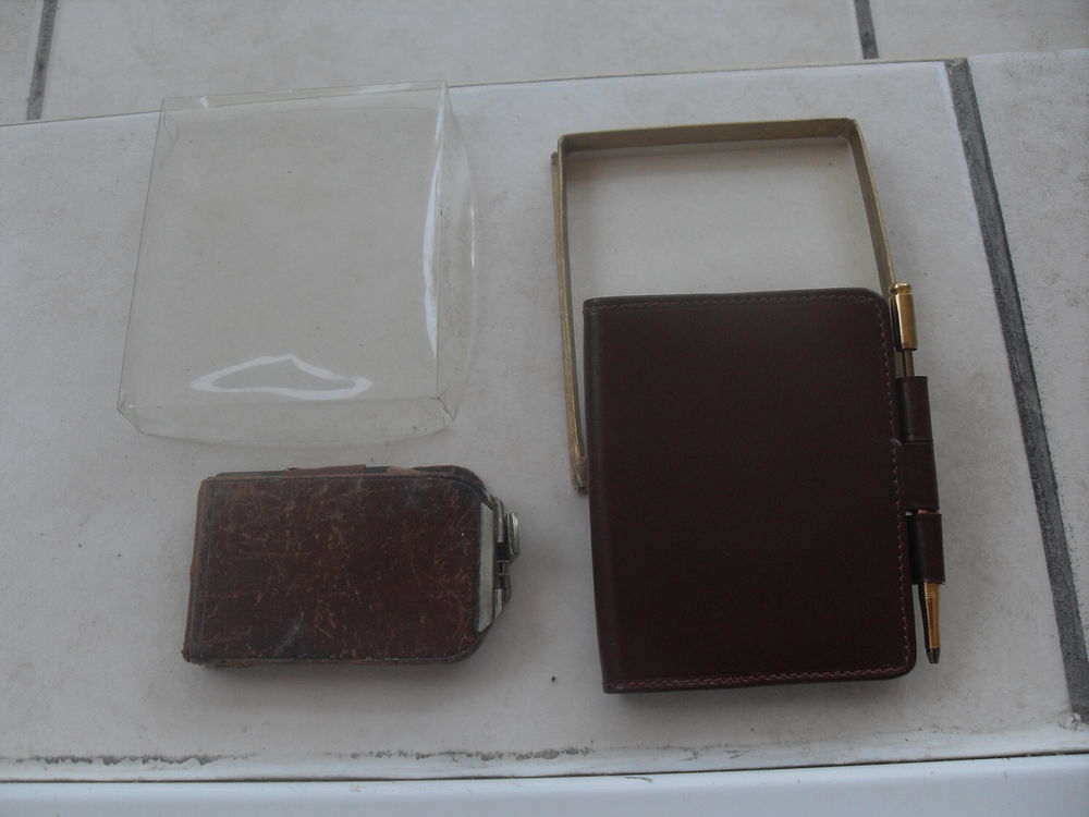 carnets anciens en cuir 22 Saint-Germain-au-Mont-d'Or (69)