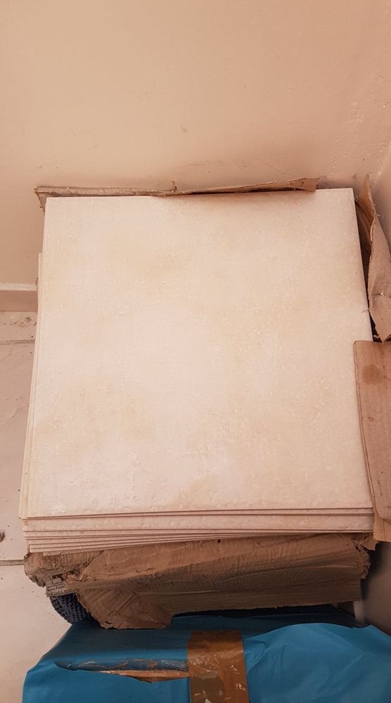 37 carreaux - couleur claire 10 Rosny-sous-Bois (93)