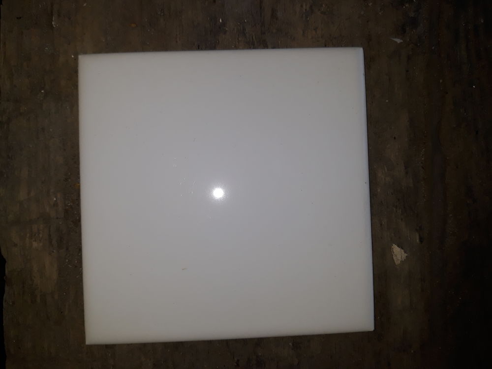 carreaux de fa�ence de couleur blanche et de couleur cr�me
40 Beauquesne (80)