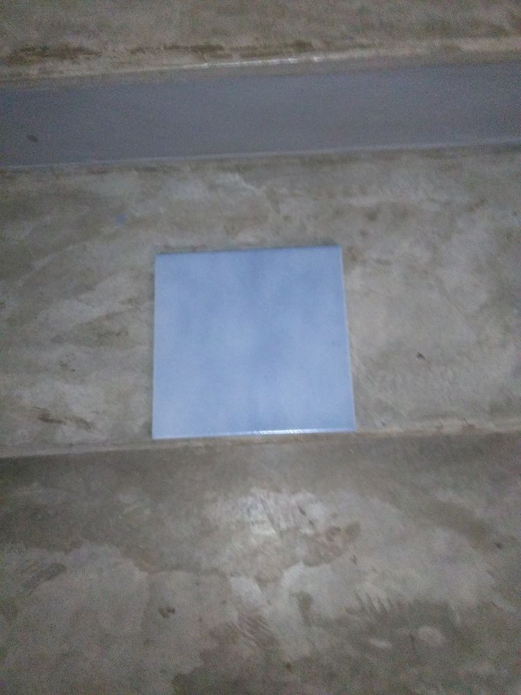 Lot de 13 carreaux neufs �pais 10 Servian (34)