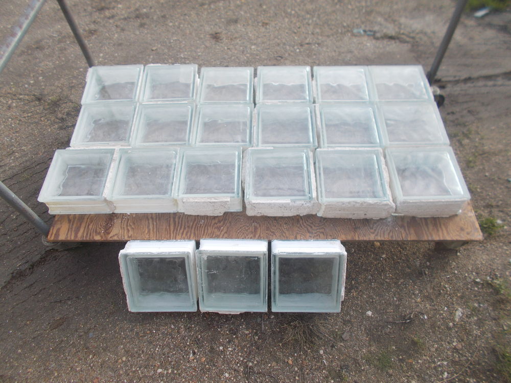 21 carreaux de verre le lot 150� faire prix 150 Saran (45)