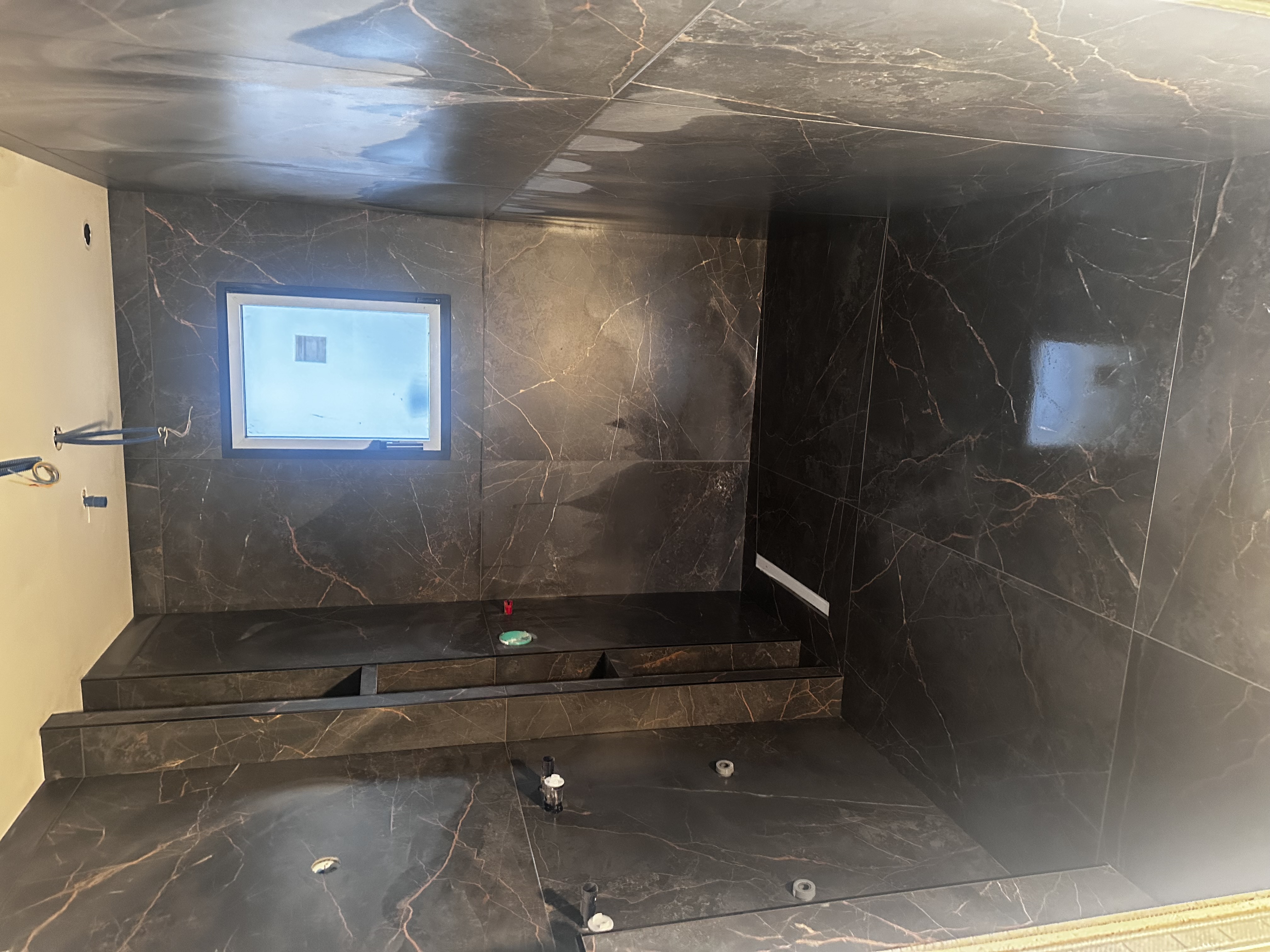 Carrelage gr� cerame noir 120 par 120 180 La Roche-sur-Foron (74)