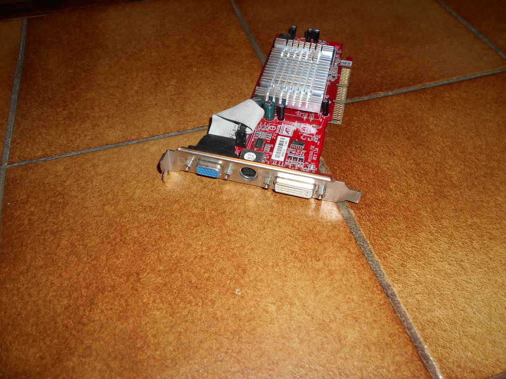 Carte graphique ATI radeon R9250L/SE
20 Sept�mes-les-Vallons (13)