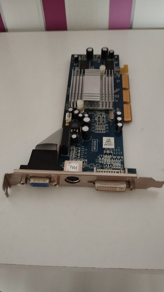 Carte graphique Radeon 9250 11 Vire (14)