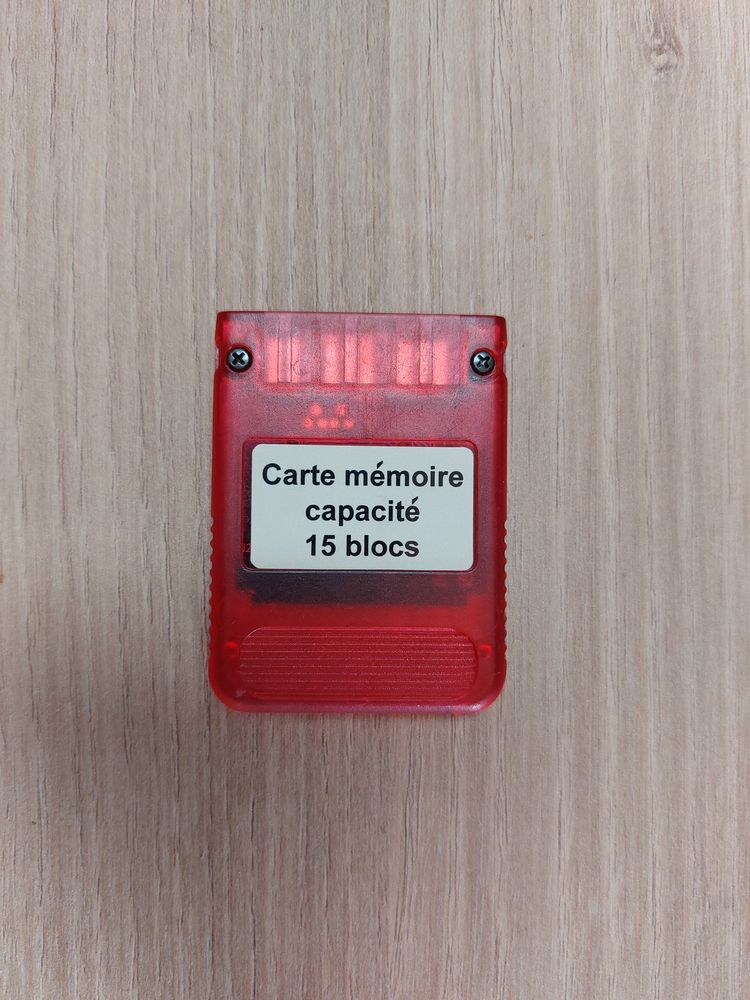 Carte m�moire de 15 blocs pour PS2 de couleur Rouge TBE 5 Besse-sur-Issole (83)