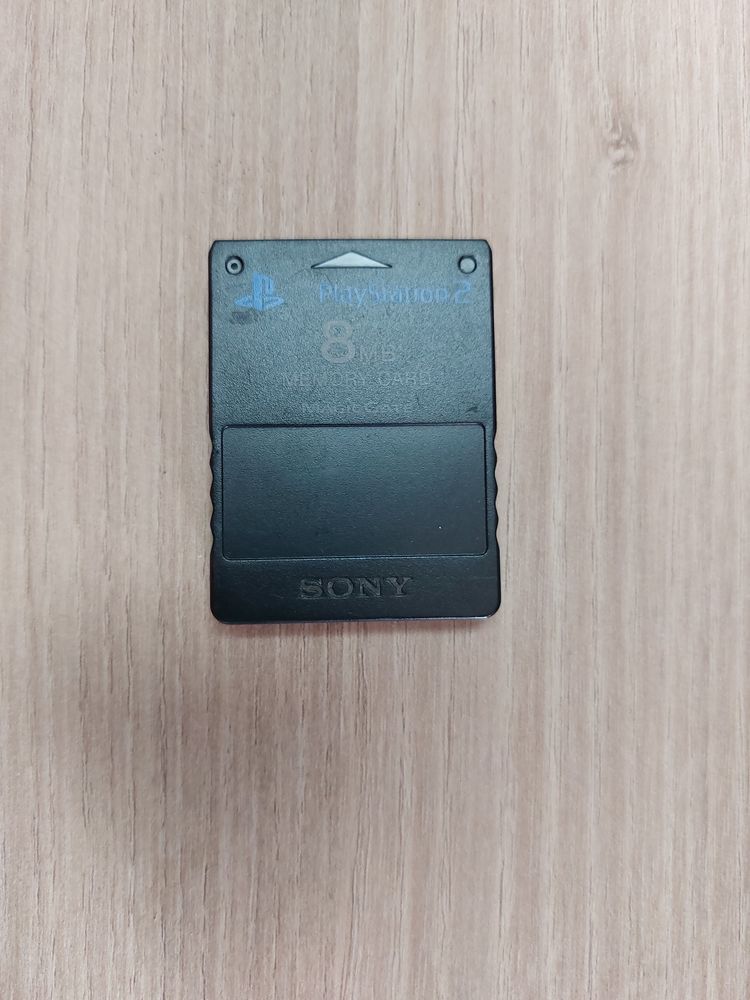 Carte m�moire de 8Mo pour PS2 de couleur Noir TBE 8 Besse-sur-Issole (83)