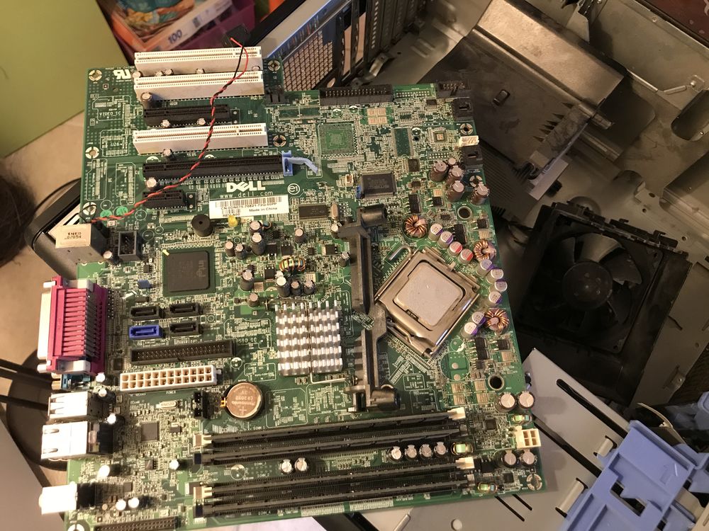 Carte m�re dell avec processeur et refroidisseur et accessoi 15 Le Vernet (03)