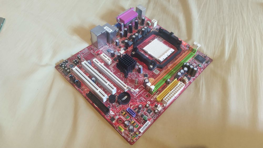 Carte m�re AM2+/AM2
35 Roanne (42)