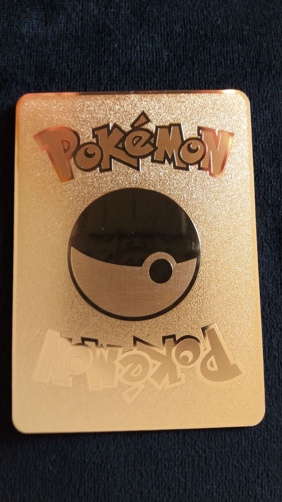 Carte Pikachu Coeur en M�tal Rigide Type Pokemon 15 Lanvallay (22)