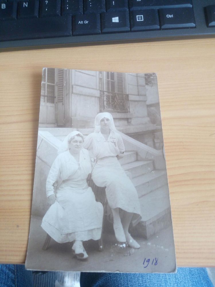 CARTE POSTALE 1918 INFIRMIERES DE LA CROIX ROUGE 30 Levainville (28)