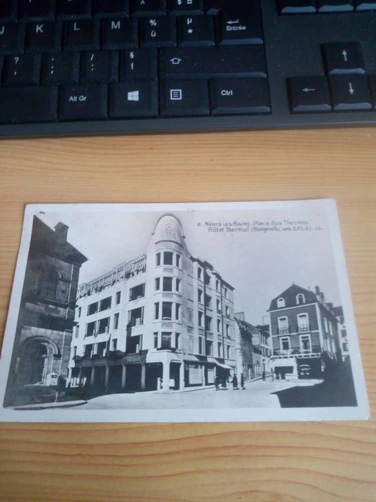 CARTE POSTALE NERIS LES BAINS PLACE DES THERMES 8 Levainville (28)