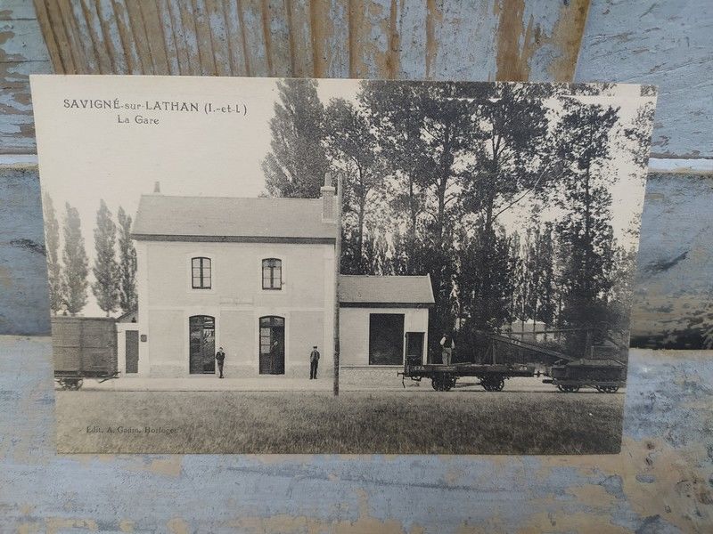 CPA Carte Postale Savign�-sur-Lathan La Gare 8 Savign�-sur-Lathan (37)