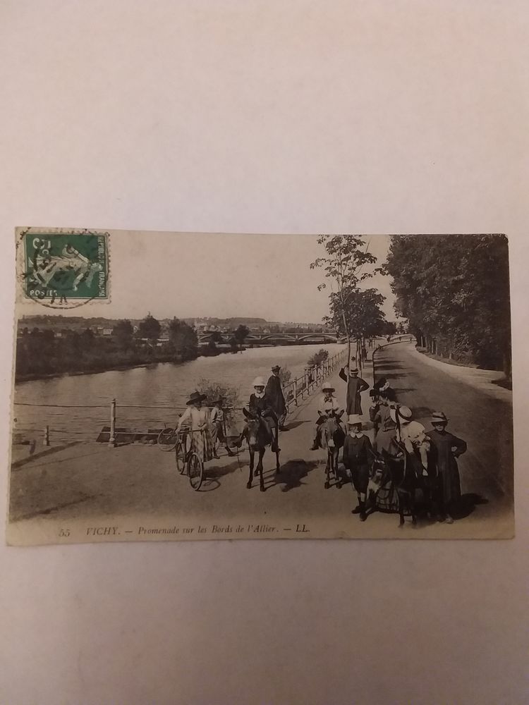 Carte postales ancienne Departement 03 4 Lisieux (14)