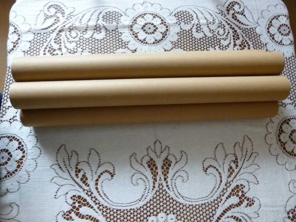 LOT DE 5 CARTONS CYLINDRIQUES ET ROBUSTE . 5 Urb�s (68)