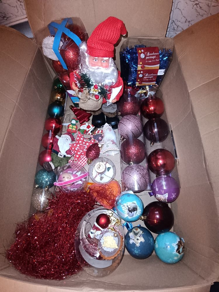 2 Cartons de D�coration de Noel   ORLEANS 20 Saint-Denis-en-Val (45)