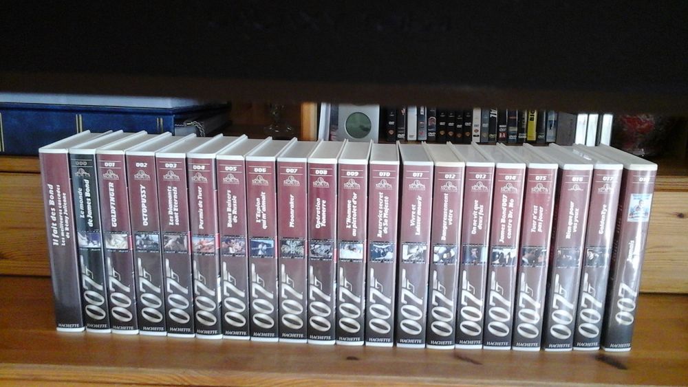 Les 21 casettes VHS de James Bond 007
45 Le Molard (69)