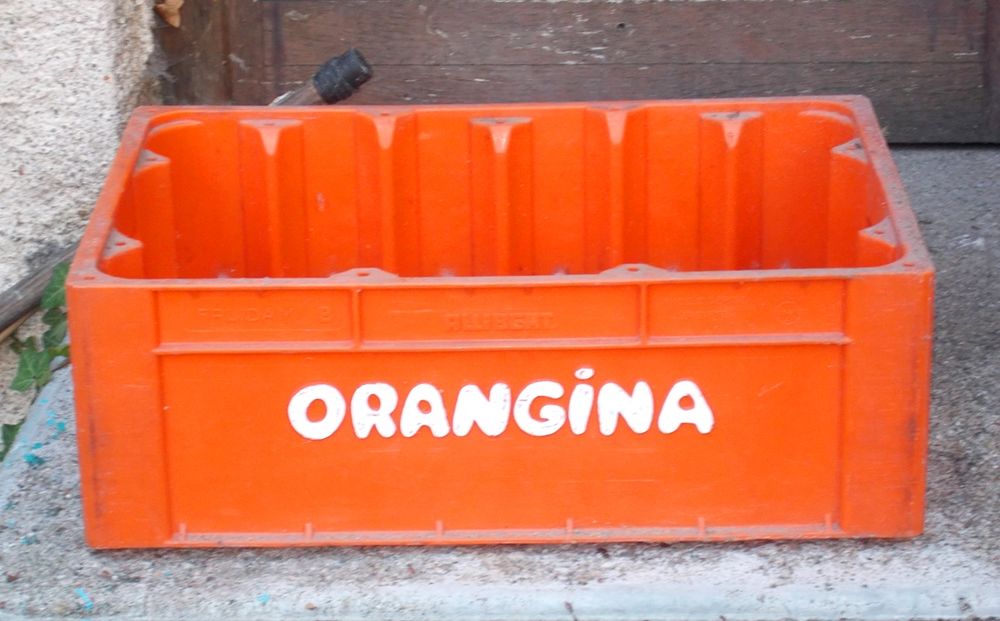 Bac casier range 24 bouteilles Orangina (vintage 15 Monflanquin (47)
