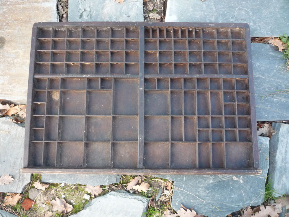 CASIERS D'IMPRIMERIE ANCIEN EN BOIS, OBJET DE M�TIER (G) 25 Castres (81)