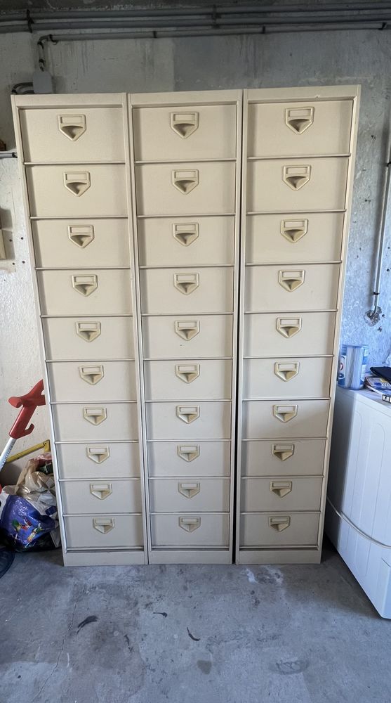 3 casiers m�talliques 
200 Saint-M�dard-en-Jalles (33)