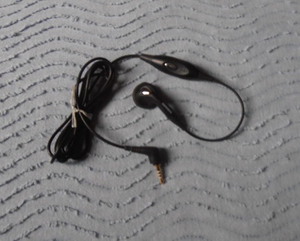 Casque/ �couteurs audio intra-auriculaire couleur noir NEUF
3 Aubin (12)