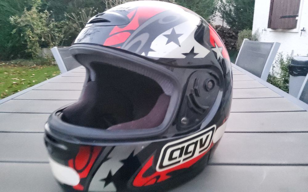 Casque int�gral moto AGV 10 Le M�e-sur-Seine (77)