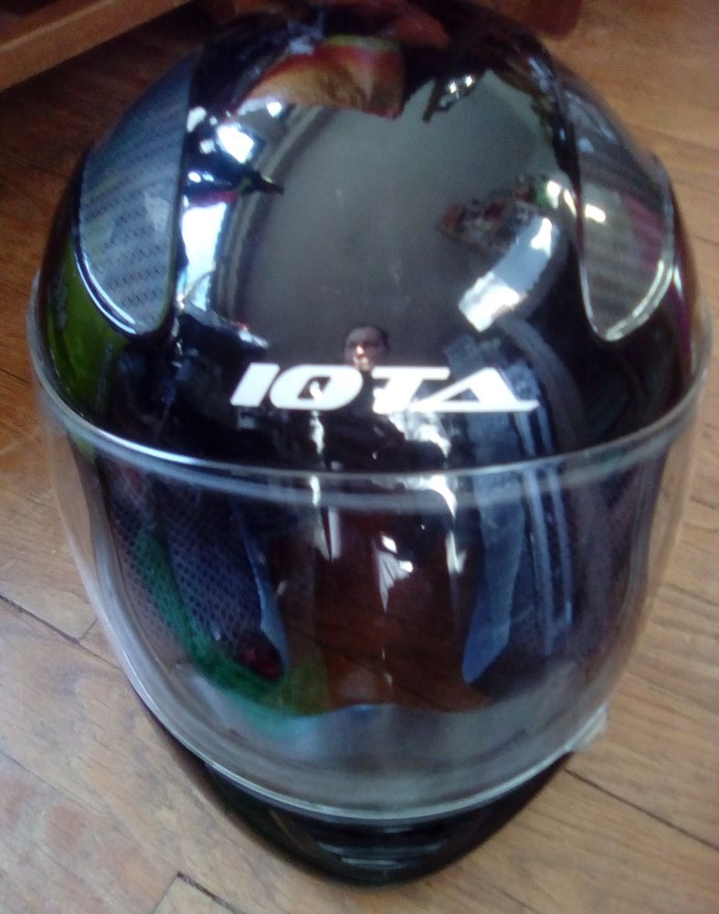 casque IOTA taille 52 30 Beauchamp (95)