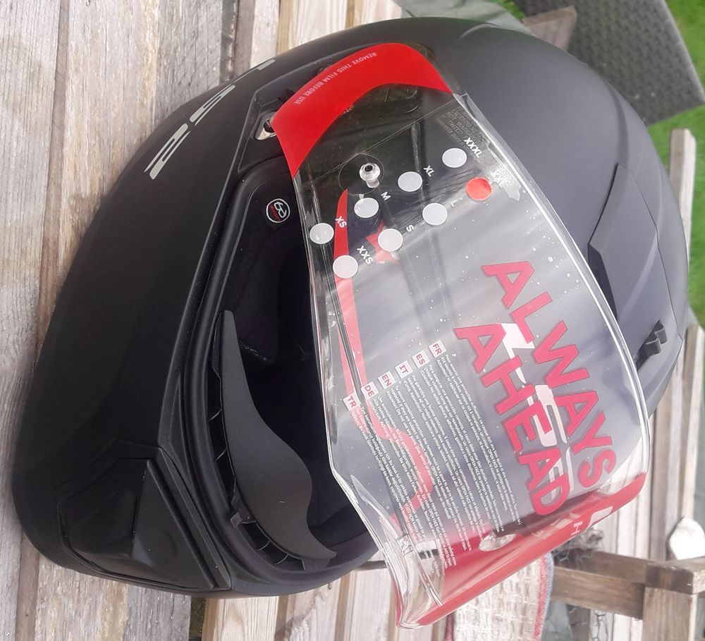 casque neuf LS2  breaker , XXL 80 La For�t-du-Parc (27)