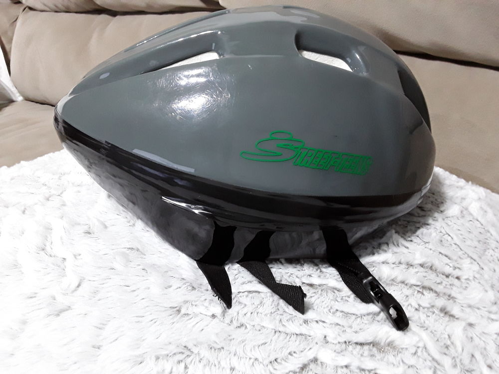 CASQUE TS STREET .TEENS , CPSC 
GRIS 
BON �TAT 8 Le Coudray (28)