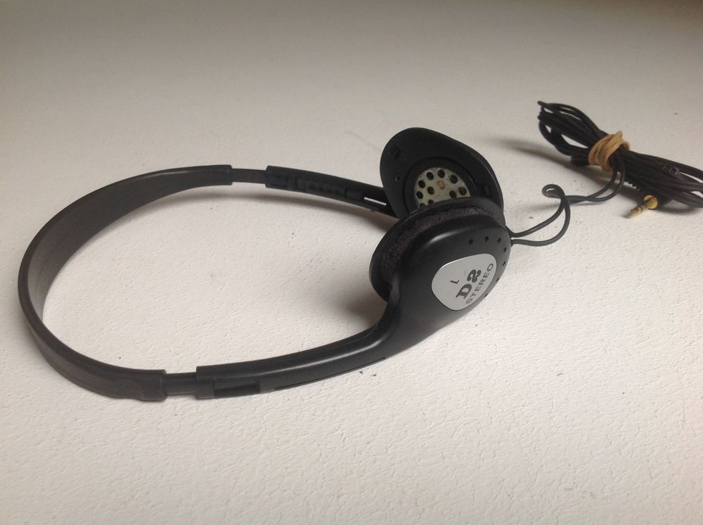 CASQUE D2 DE WALKMAN, MARCHE D'UN C�T� 1 Tr�gunc (29)