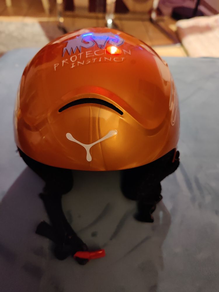 2 Casques ski taille medium  20 EUR les deux 0 Ach�res (78)