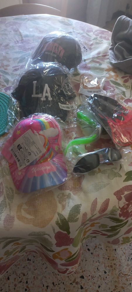 casquette montre sheet en 3 xl collier femme parfun femme eau de toilette homme a 10 euro lunite 18 B�ziers (34)