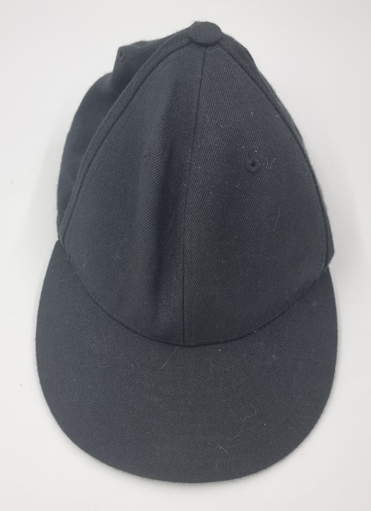 Casquette Yupoong noire taille 7 1/2 1 Vulbens (74)