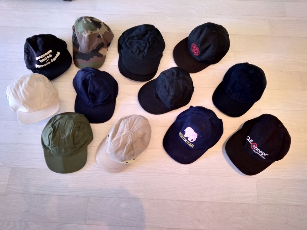 LOT DE 14 CASQUETTES OU TROC 10 Les �glisottes-et-Chalaures (33)