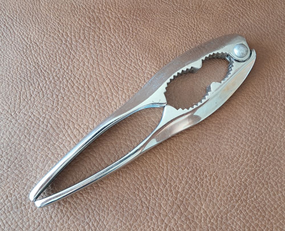 casse noix noisettes en m�tal argent� 15,5x4 cm 3 Carnon Plage (34)