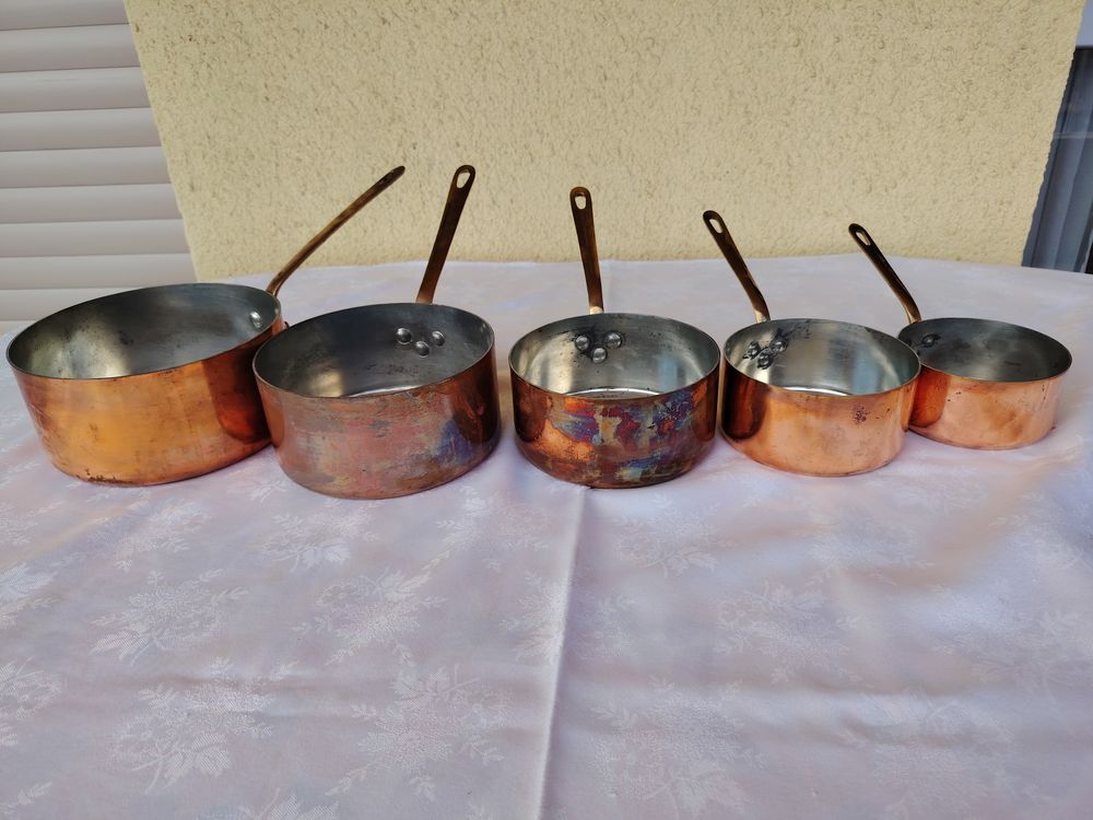 Casseroles en cuivre
80 Salon-de-Provence (13)