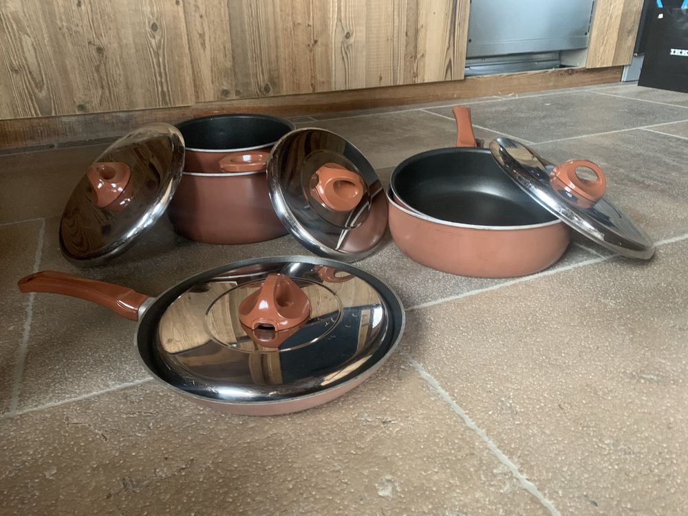 Set casseroles, po�le et po�les profondes, avec couvercles 70 Combloux (74)