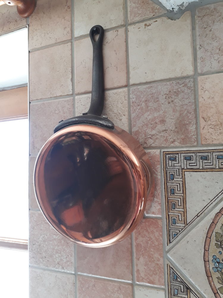 CASSEROLES SAUTEUSE ALIMENTAIRES CUIVRE
320 Laval (53)