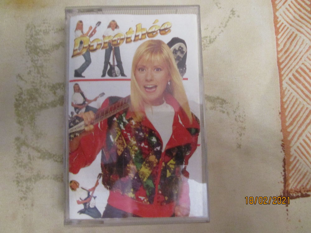 CASSETTE K7 originale de  DOROTHEE   AB 015304 BM 490
15 Chanteloup-en-Brie (77)