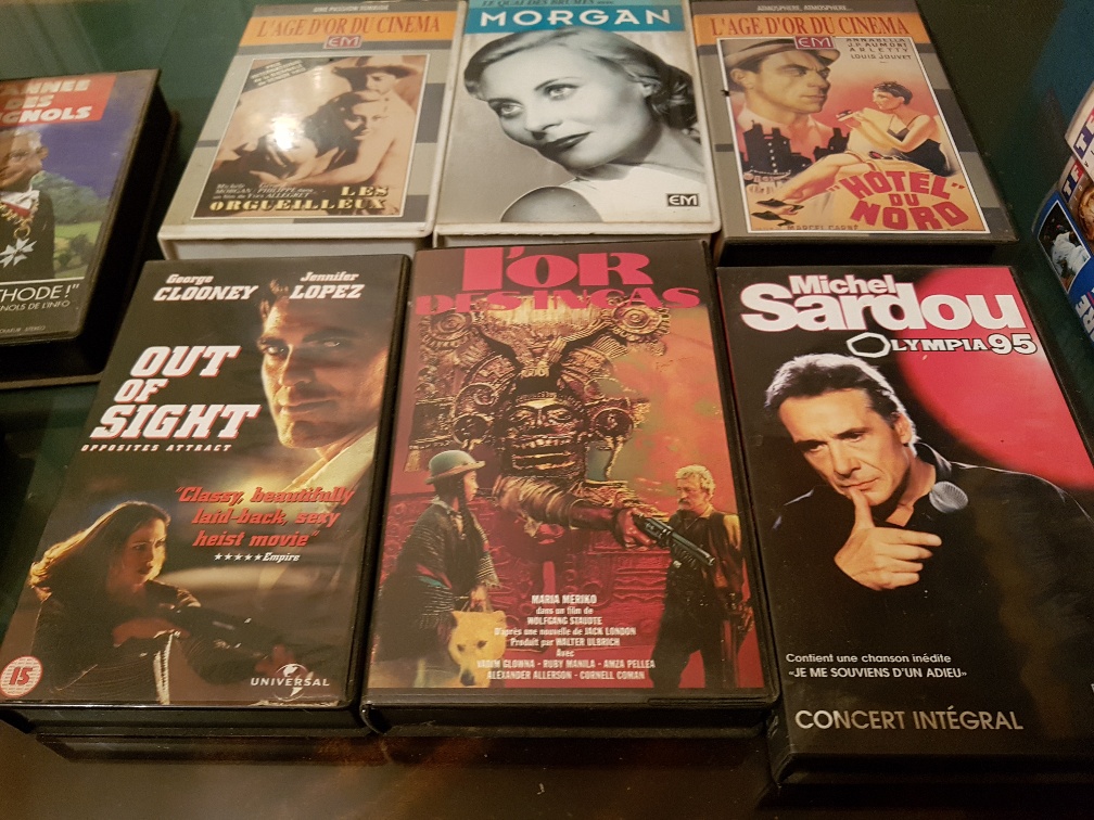 Cassettes video de films et 1 de Michel Sardou
3 Mouxy (73)