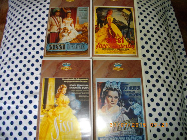 4 CASSETTES VIDEO VHS DE  SISSI  20 Perros-Guirec (22)