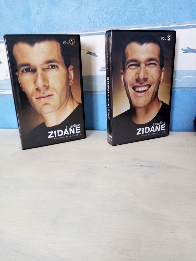cassettes 2 vid�o sur ZIZOU   VHS 10 �vron (53)