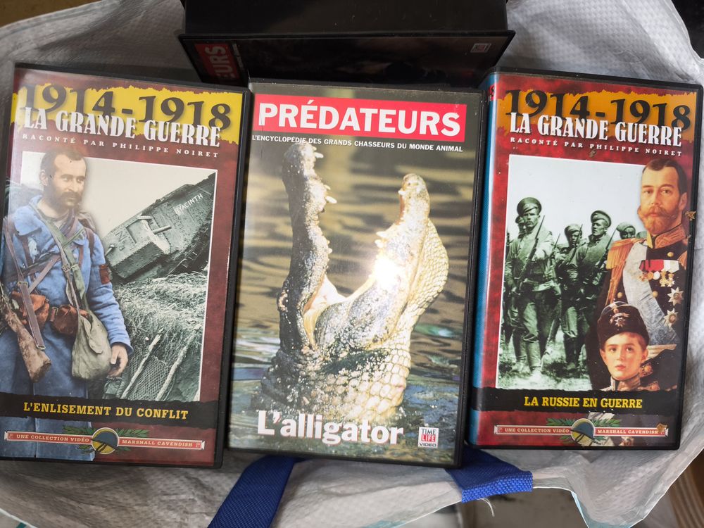 200 cassettes VHS 30 Eurville-Bienville (52)