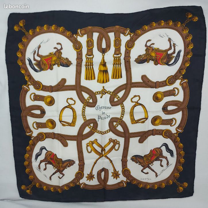 Castel Foulard Soie Fond Ivoire Bord Noir Chevaux de Parade 28 Franconville (95)