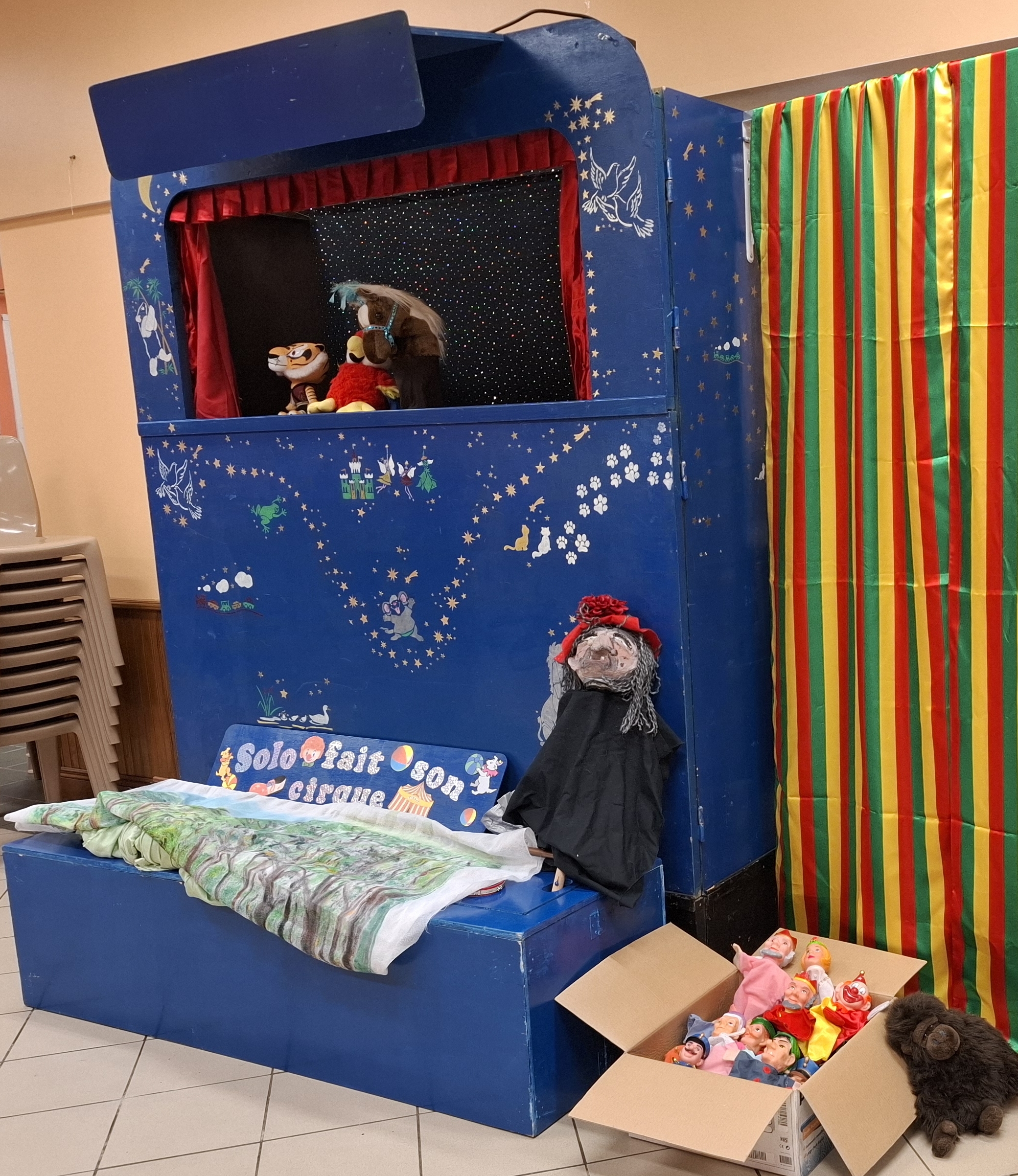 Castelet ( th�atre de marionnettes) 450 Soligny-la-Trappe (61)