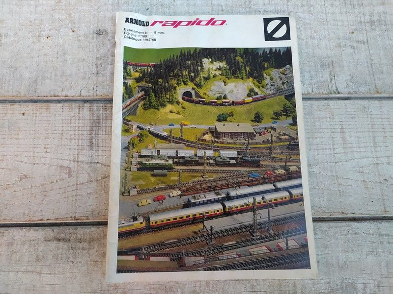 Catalogue Trains Arnold Rapido 1967-1968 / Jouet locomotive 25 Loches (37)