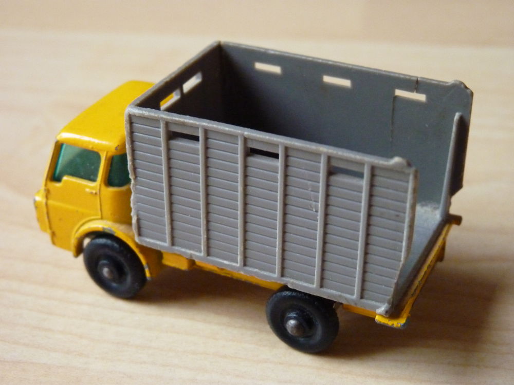 Cattle truck de la marque LESNEY 4 Saint-Pargoire (34)